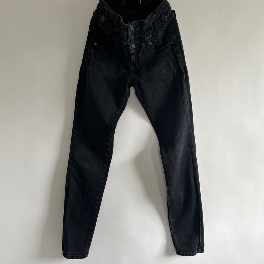 High waisted washed black jeans with buttons
